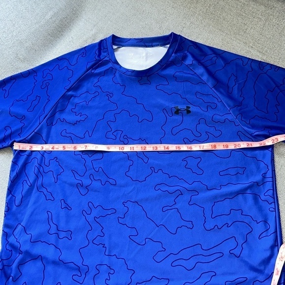 ✨HOST PICK✨Under Armour Athletic  Top W/ Camo Print - Picture 5 of 6